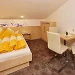 Πανσιόν Haus Gritsch 3*