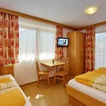 Πανσιόν Haus Gritsch 3*